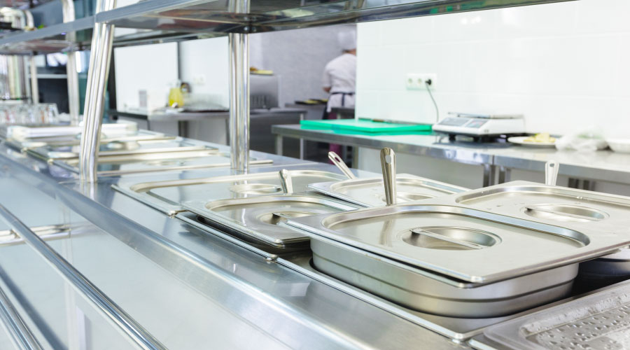 cocina que muestra un buen mantenimiento de equipos de frio